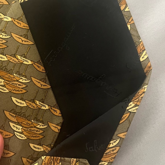 BNWT Salvatore Ferragamo Silk Tie - Picture 9 of 12